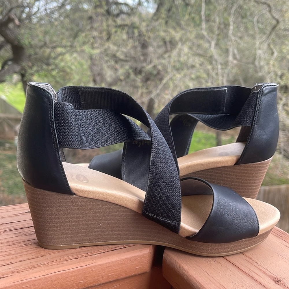 Dr. Scholl’s Black Strappy Sandals